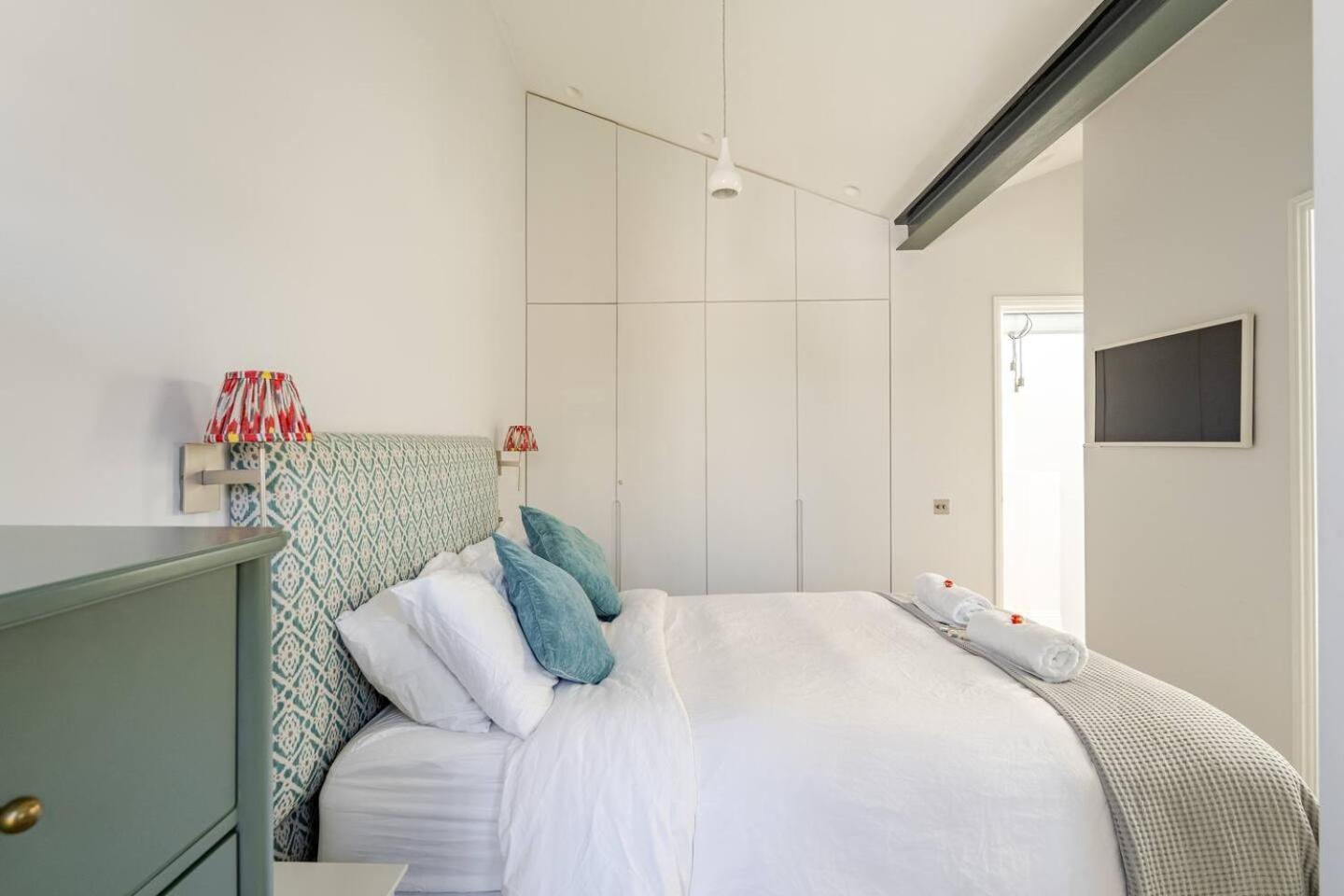 Casa de Férias Delightful Notting Hill 2 Bed House With Garden Londres